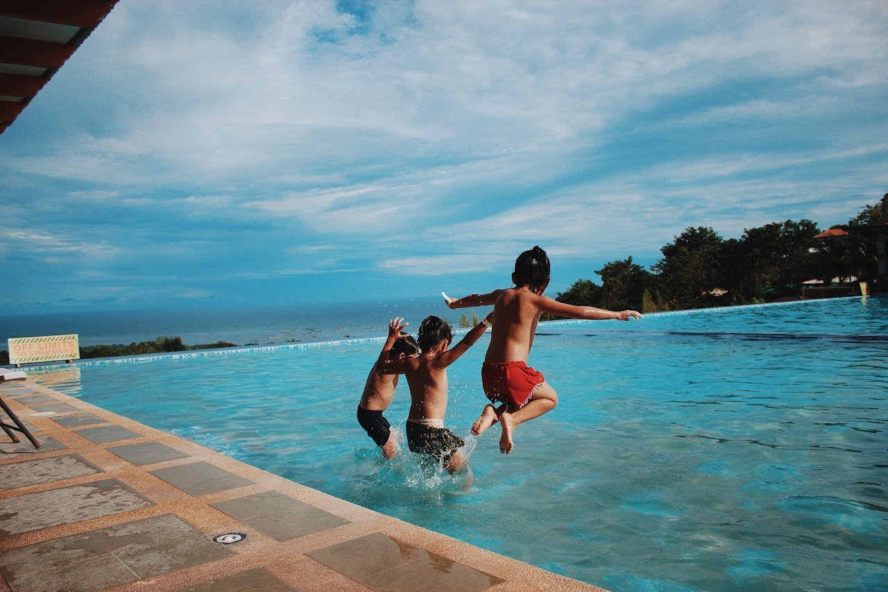 Como limpar a piscina corretamente? Veja 9 dicas!
